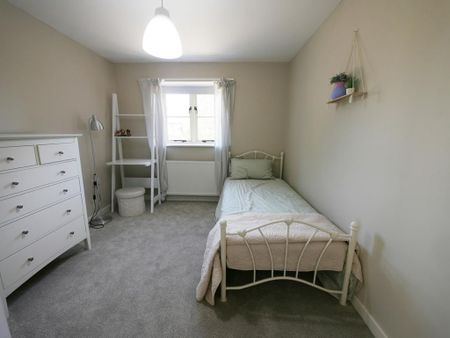 4 bedroom detached house to rent - Photo 4