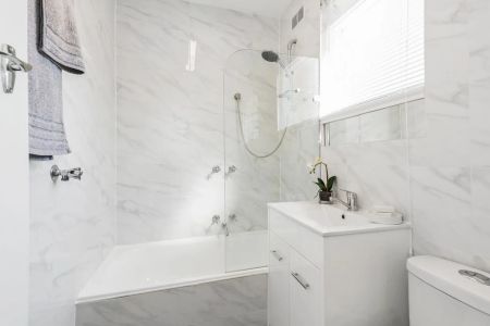 Bright Ground Floor Apartment - Photo 5