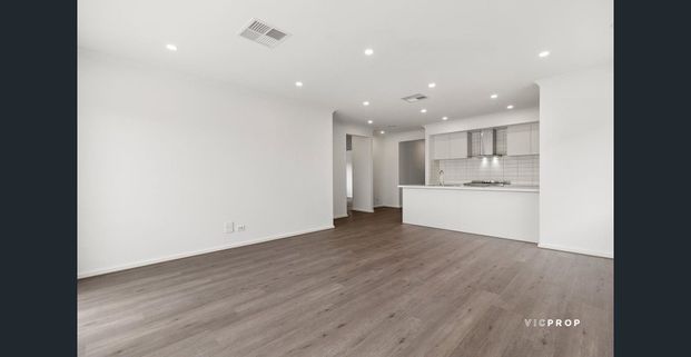 Well Maintained Family Home! - Photo 1