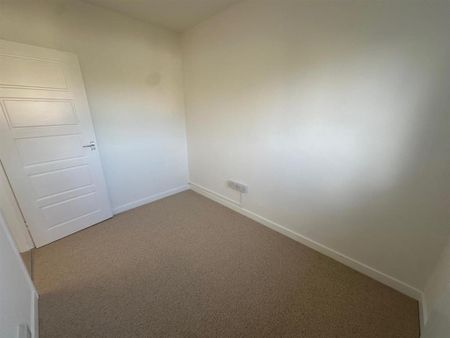 2 bedroom semi-detached bungalow to rent - Photo 3