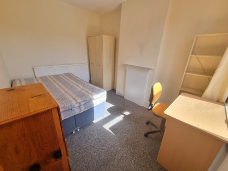 4 Bed Student Accommodation - Photo 3