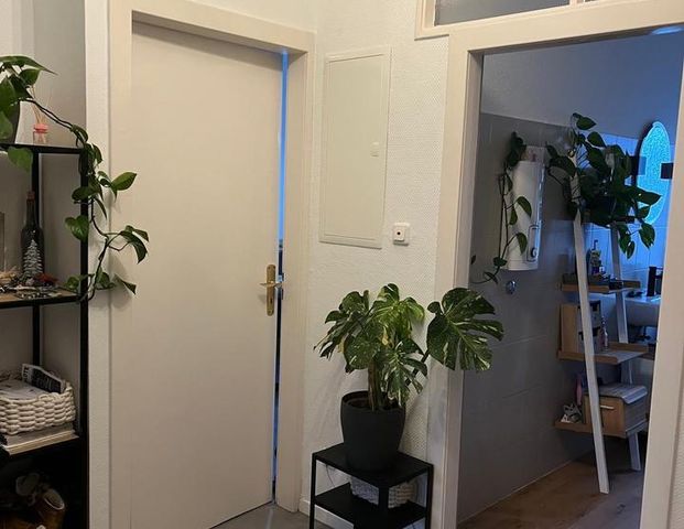 Helle 2 Zimmer Wohnung mit großem Balkon und Garage - Photo 1