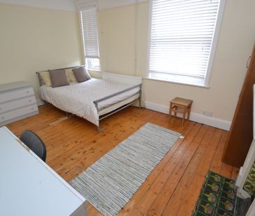 24 Dunlop Avenue, NG7 2BW, NOTTINGHAM - Photo 5