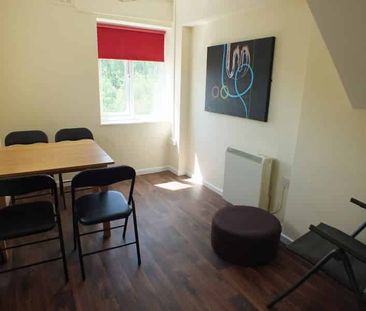 6 Bed Three Floor Flat- Deluxe - Photo 1