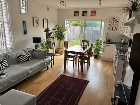 Huge Room to Rent in West London - Photo 3