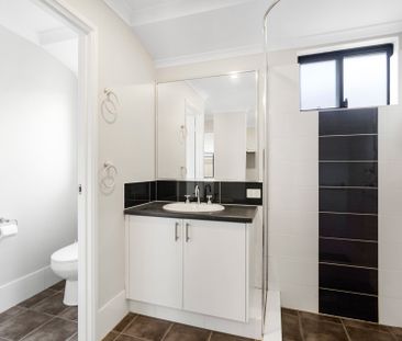 Beautifully Renovated 4-Bedroom Home - Ready for Lease! - Photo 4