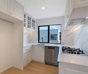 Brand-New ! Exceptional 4-Bedroom Townhouse for rent in Prestigious... - Photo 4