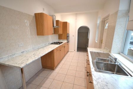 2 bedroom end of terrace house to rent - Photo 5