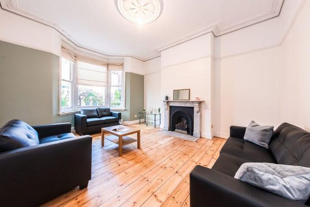 6 bedroom terraced house to rent - Photo 1