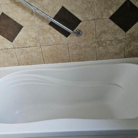 Grand 4 1/2 dans d'un triplex - Photo 3