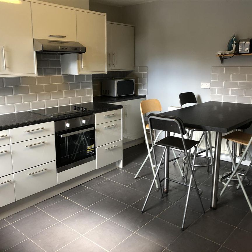 Ridgeway Terrace, Woodhouse, LS6 2HU, Leeds - Photo 1