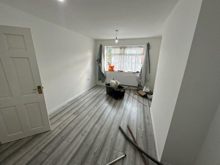 4 bedroom end of terrace house to rent - Photo 5