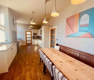 Newly Decorated City Centre Flat with Roof Terrace - Bills Included - Photo 1