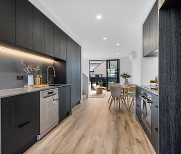 Modern 2 Bedroom/ 2 Bathroom Townhouse - Photo 4