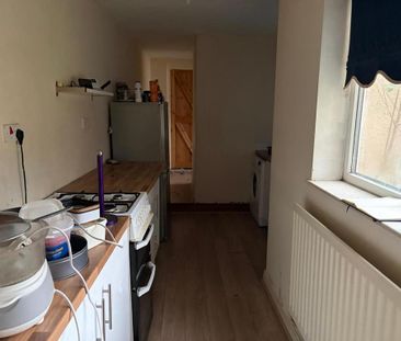 4 bedroom terraced house to rent - Photo 3