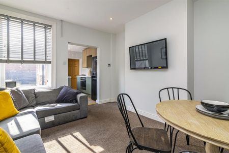 4 bedroom terraced house to rent - Photo 2