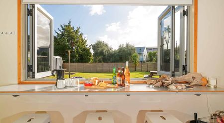 LITTLE BLUE BEACH HOUSE - Photo 2