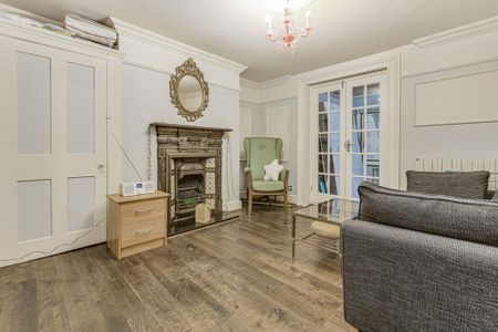 3 bedroom flat to rent - Photo 2