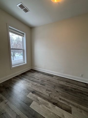 $2,425 / 3 br / 1 ba / 900 sqft 3BR Apartment Unit in Hamilton - Photo 5