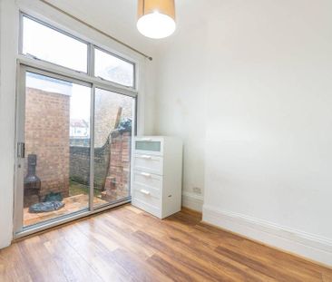 3 bedroom flat to rent - Photo 1