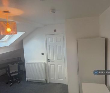 1 bedroom in a house share to rent - Photo 4