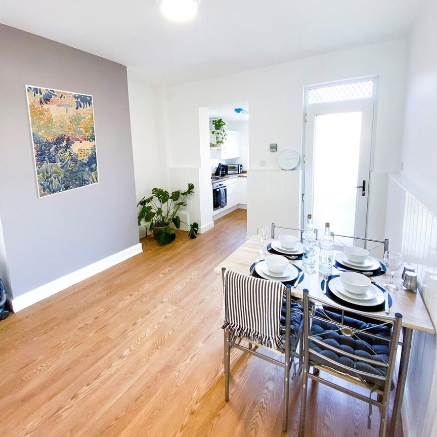 1 bedroom in a house share to rent - Photo 1