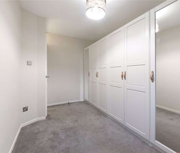 A bright and contemporary 3-bedroom home featuring spacious interio... - Photo 4