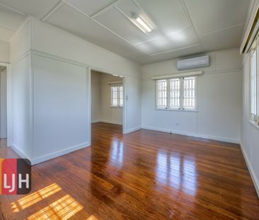 AIR CONDITIONED THREE BEDROOM HOUSE - Photo 4