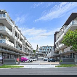 Recently painted secure 2 bed 1 bath unit - Photo 2