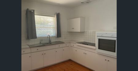 Delightful 2 Bedroom Homette - Photo 5