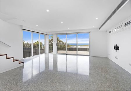 Luxury Coastal Living with Stunning Loves Bay Views - Photo 2