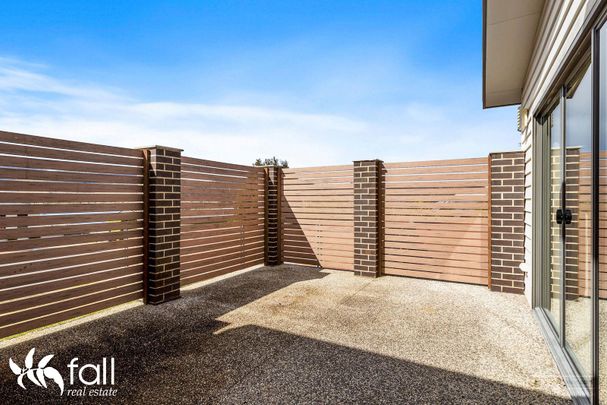 Light, Bright & Beautiful - A Family-Friendly Home in Sought-After Howrah - Photo 1