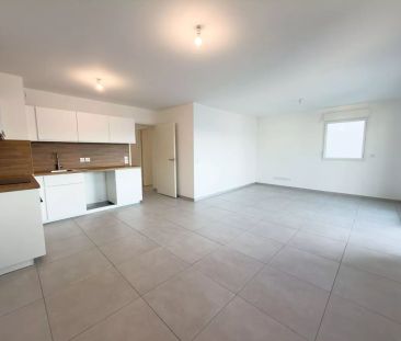 location vide 3p 67.70m² + terrasse + stationnement - Photo 2