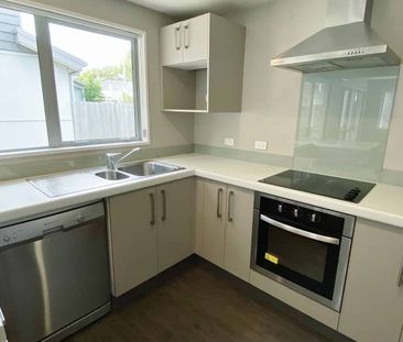 RICCARTON - 4 BEDROOM, 2 X BATHROOM TOWNHOUSE WITH DOUBLE GARAGE - Photo 5