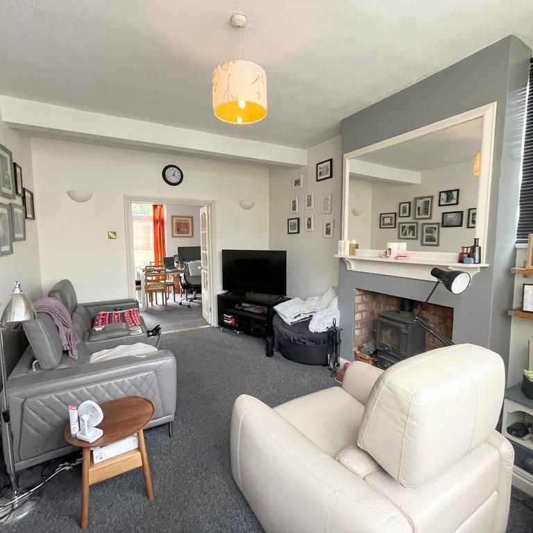 3 bedroom semi-detached house to rent - Photo 1