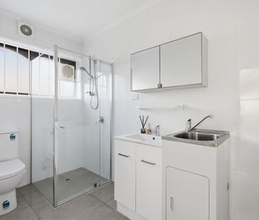 Stylish Ground Floor Living in a Prime Box Hill Location - Photo 3