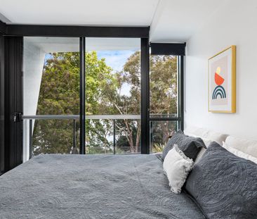 Luxury Riverside Apartment with Private Courtyard! - Photo 3