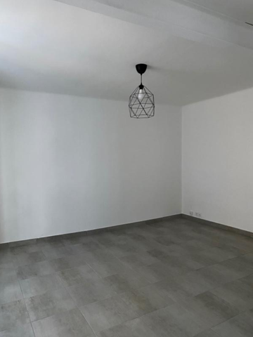 Location Appartement 1 pièce 23m² TOULON 83000 - Photo 3