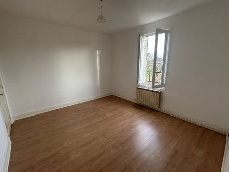 Location Maison 5 pièces 106m² LE BREUIL 71670 - Photo 4