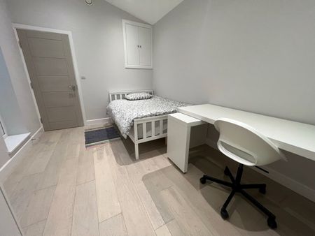 2 Bed Semi-Detached House, Rosebank Way, W3 - Photo 4