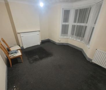 4 Bed Terraced House, Cave Road, E13 - Photo 1