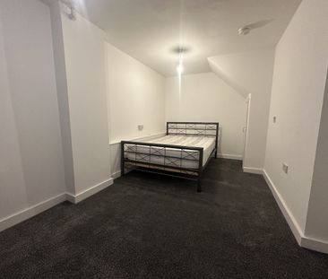 Room in a Shared Flat, Kelvindale Road, G20 - Photo 2