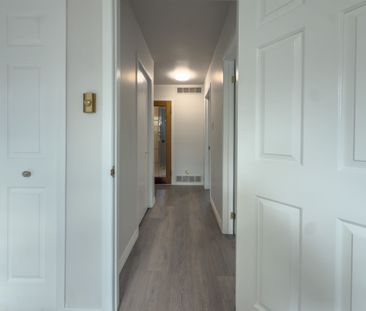 For Lease - 343 Bronte Road, Oakville, Ontario - Photo 5