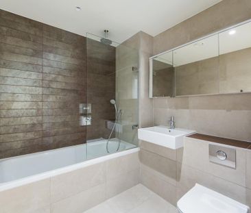 3 bedroom flat to rent - Photo 6