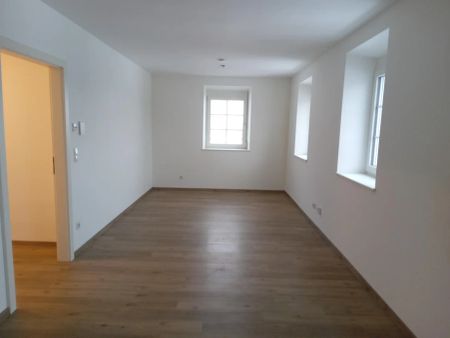 Gemütliche 2-Zimmer-Wohnung mit möblierter Küche in Maria Schmolln - Photo 2