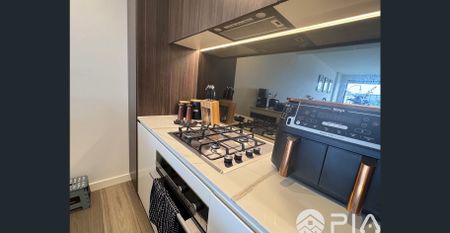 Modern Top Floor Apartment with Elevated Views - Photo 2