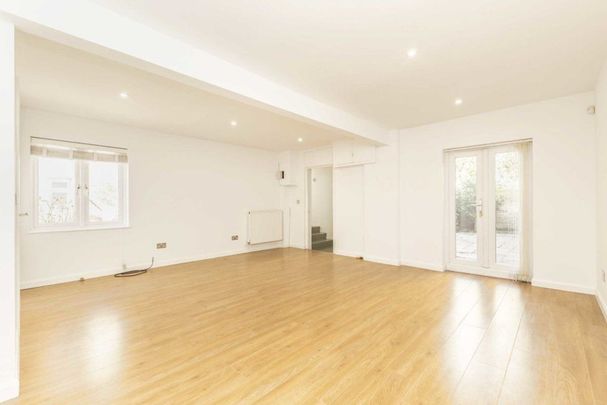 Middle Field, St John's Wood, NW8 - Photo 1