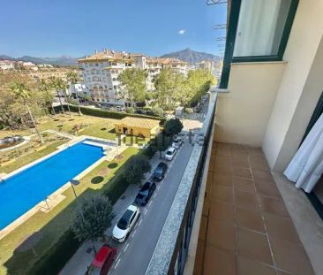 Alquiler de piso en Calle Avila - Photo 2