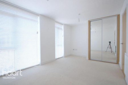 4 bedroom townhouse to rent - Photo 2