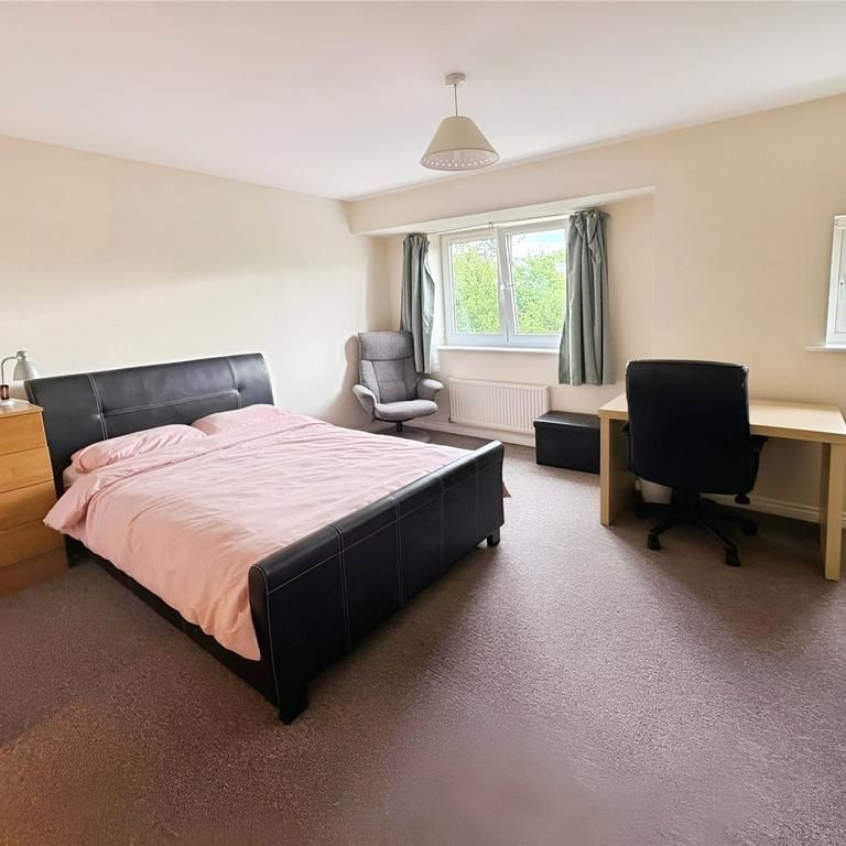 1 bedroom in a house share to rent - Photo 1